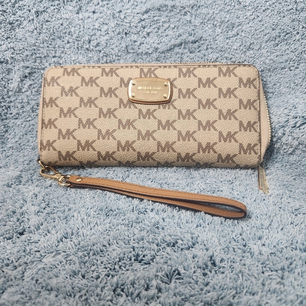 Michael Kors Women's Authentic Wallet Purse